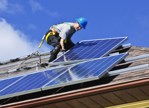 https://solely.fr/wp-content/uploads/2019/05/installation-panneaux-solaires-520x380.jpg